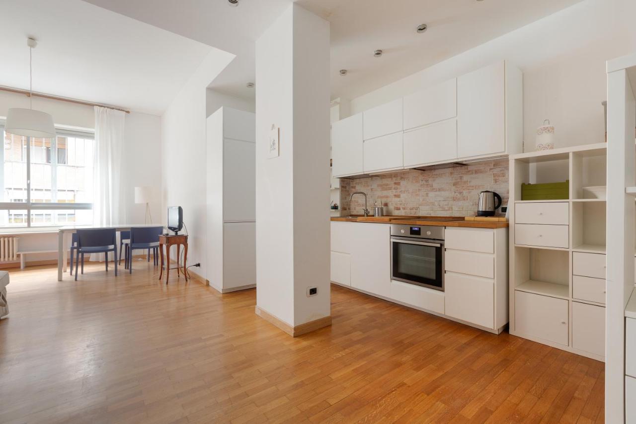 Buonarroti Bright Apartment Милано Екстериор снимка